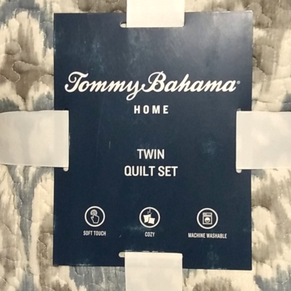 TOMMY BAHAMA TWIN SIZE QUILT AND STANDARD PILLOW SHAM SET NWT - Picture 2 of 3